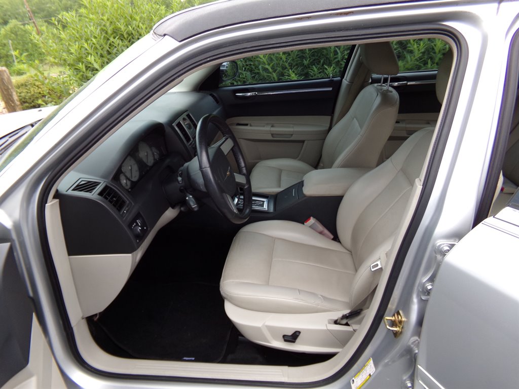 2005 Chrysler 300 Touring photo