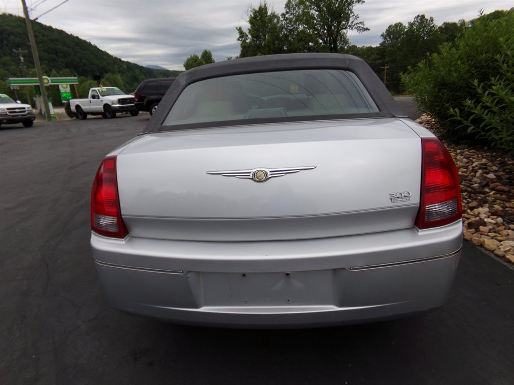2005 Chrysler 300 Touring photo