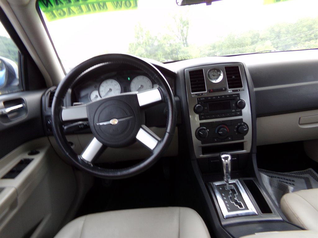 2005 Chrysler 300 Touring photo