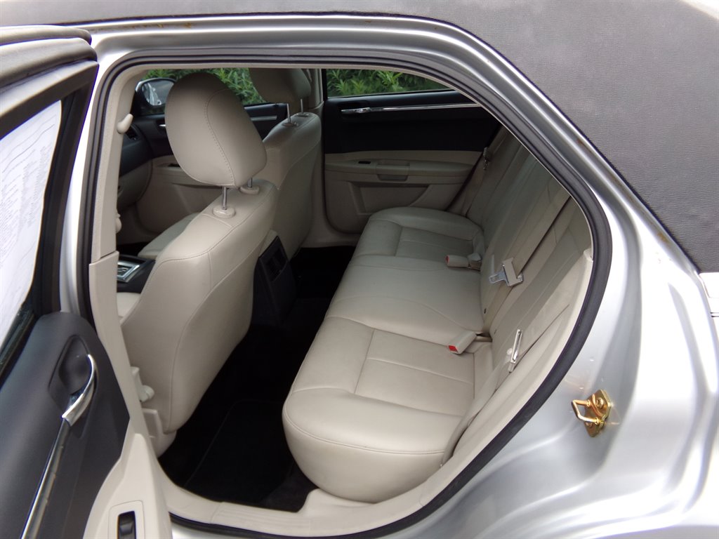 2005 Chrysler 300 Touring photo