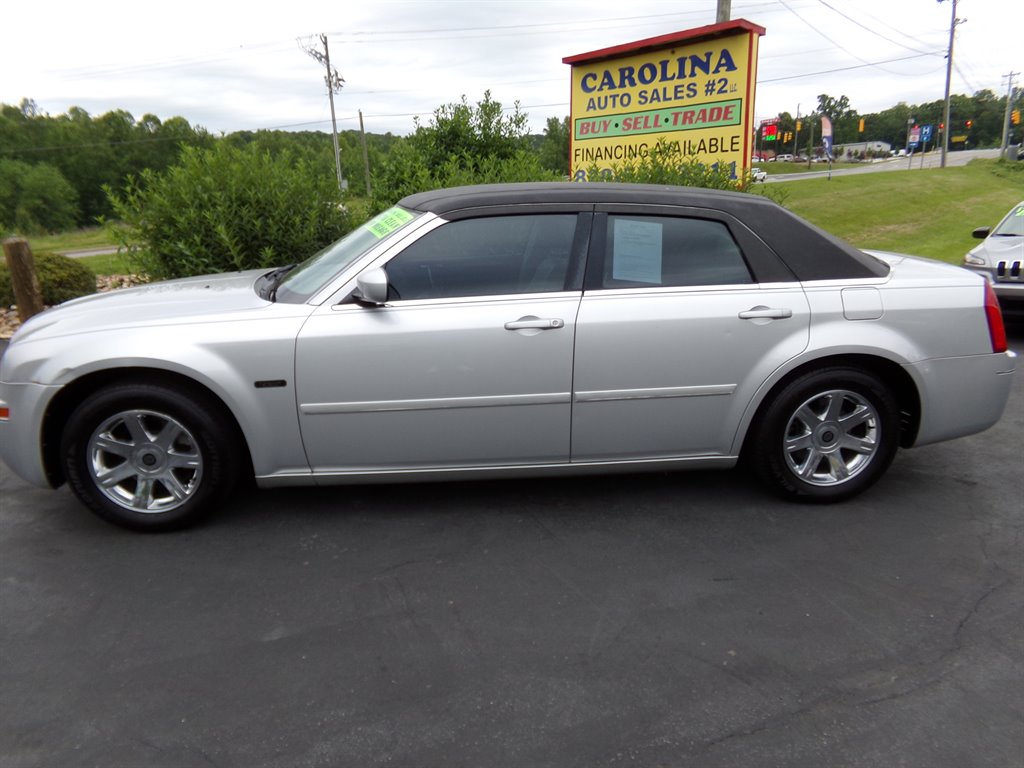 2005 Chrysler 300 Touring photo