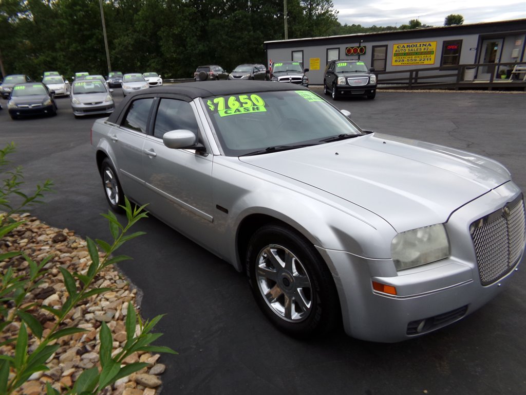 2005 Chrysler 300 Touring photo