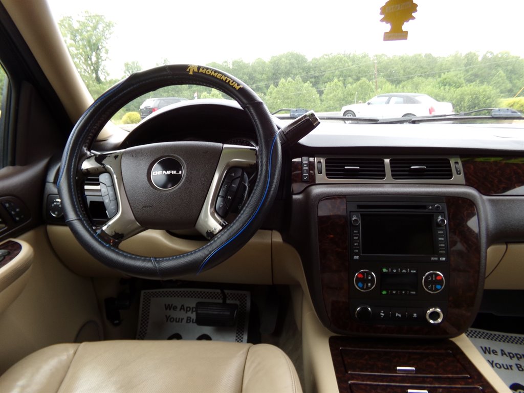 2009 GMC Yukon Denali photo