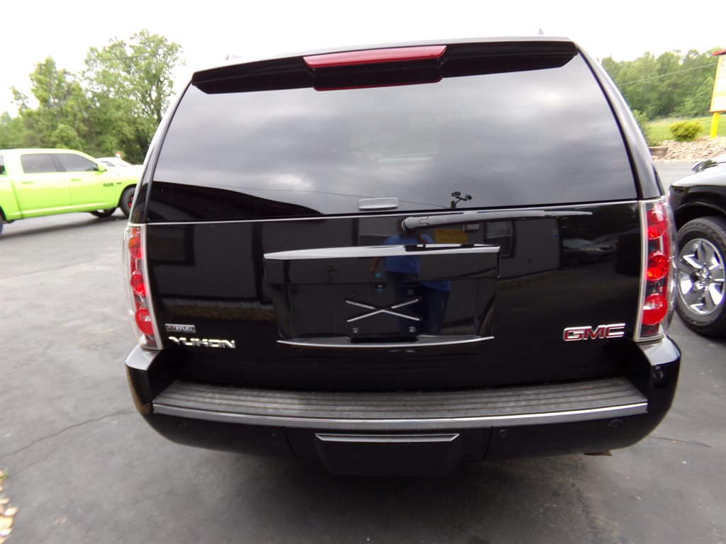 2009 GMC Yukon Denali photo