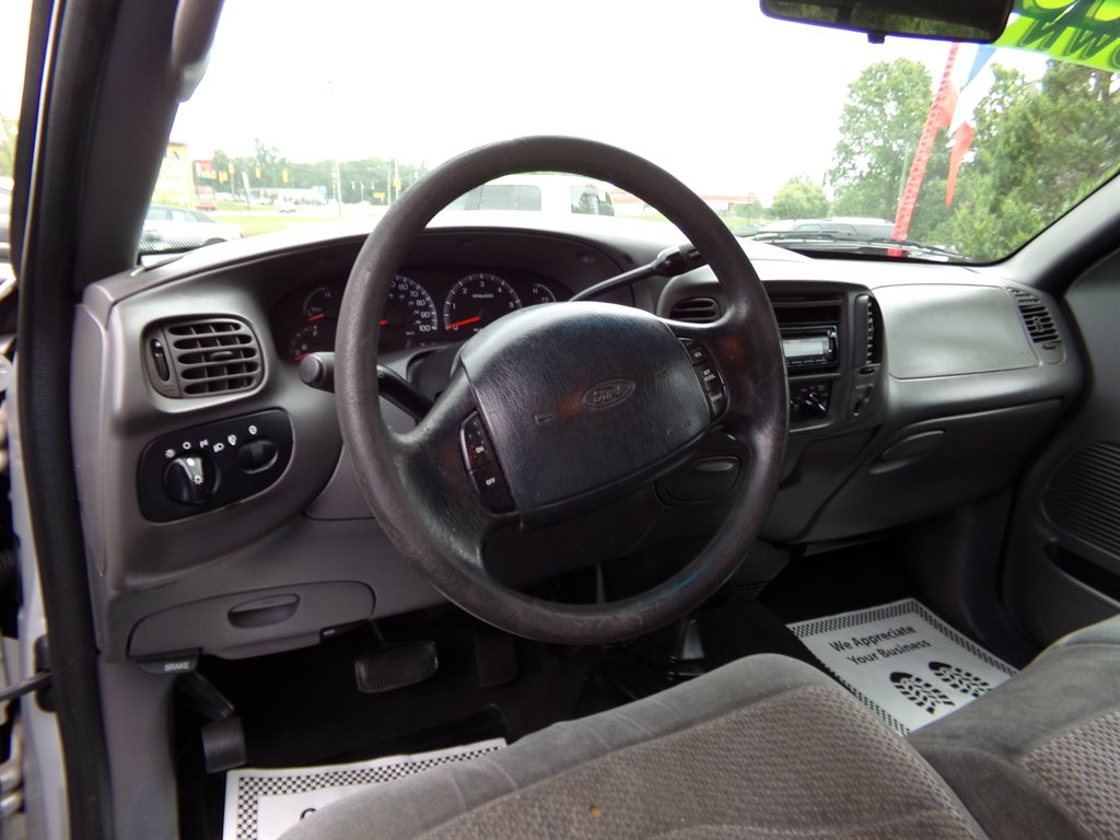 2000 Ford F-150 XL photo
