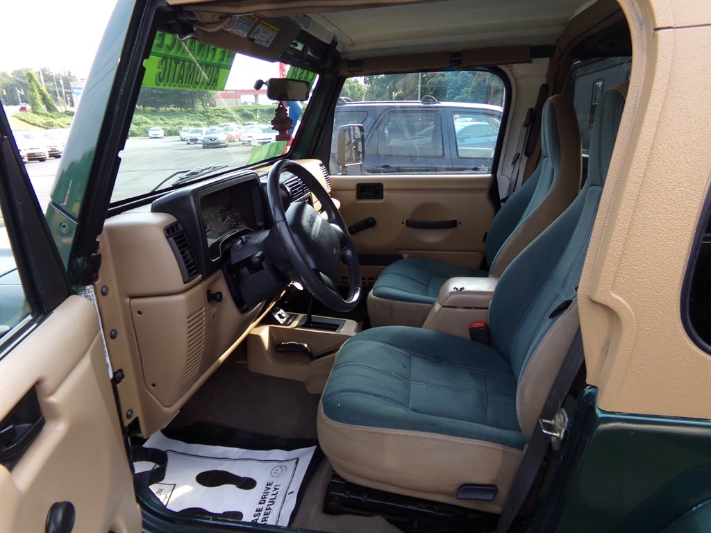 2000 Jeep Wrangler - $10,900