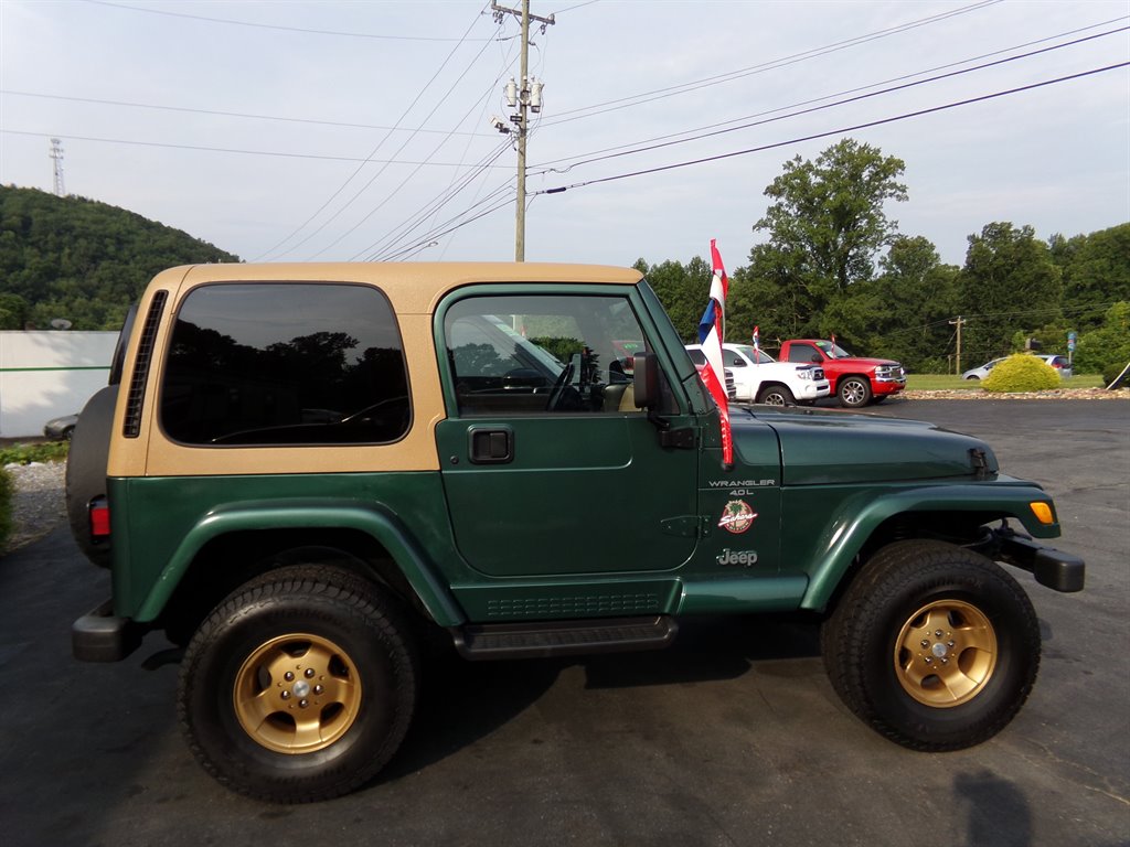 2000 Jeep Wrangler - $10,900