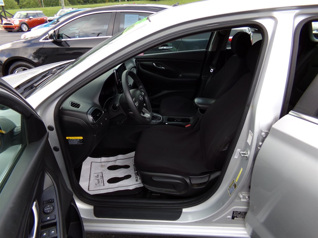 2019 Hyundai Elantra - $9,495