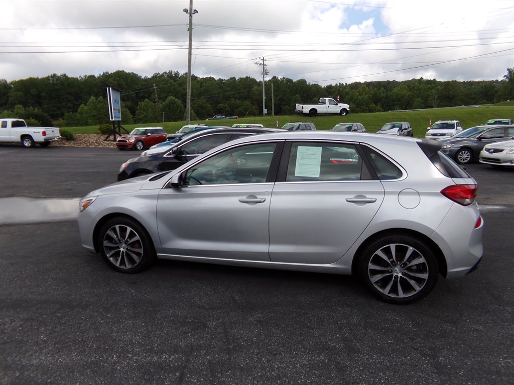 2019 Hyundai Elantra - $9,495