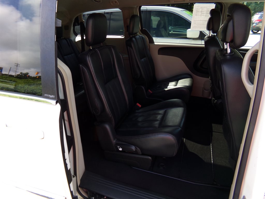 2013 Chrysler Town & Country - $5,495