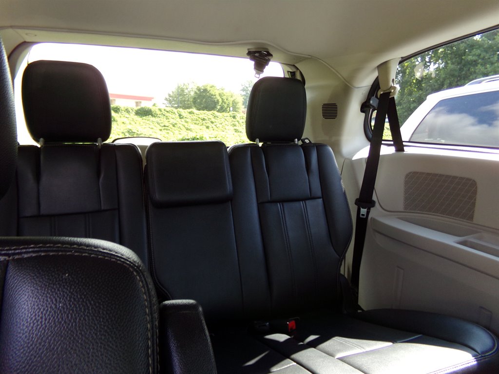 2013 Chrysler Town & Country - $5,495