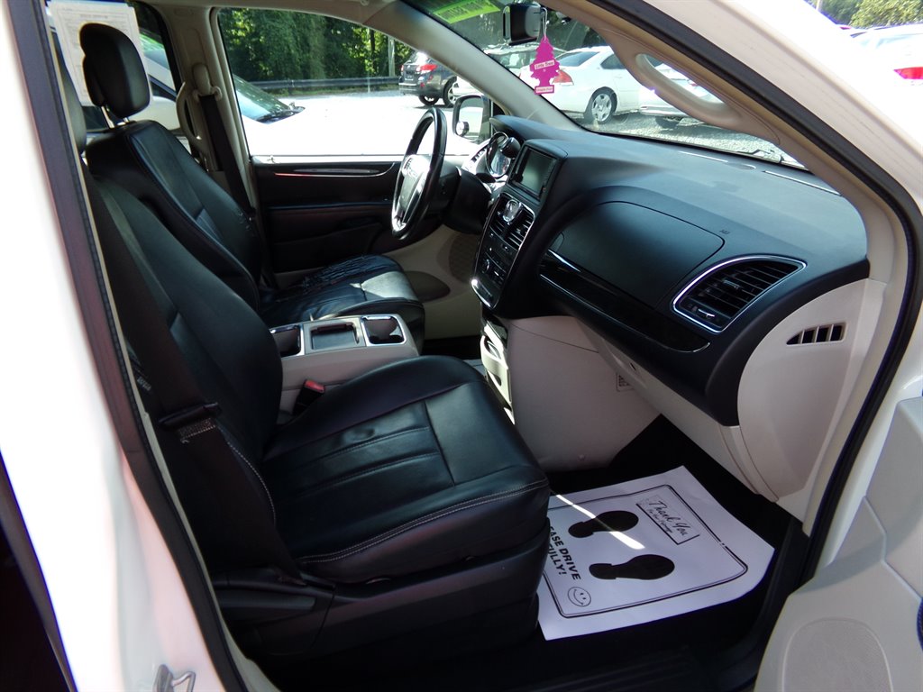 2013 Chrysler Town & Country - $5,495