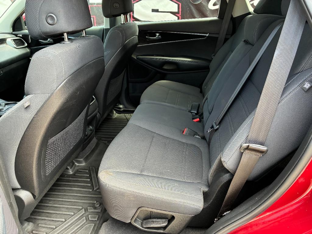 2017 Kia Sorento - $10,995