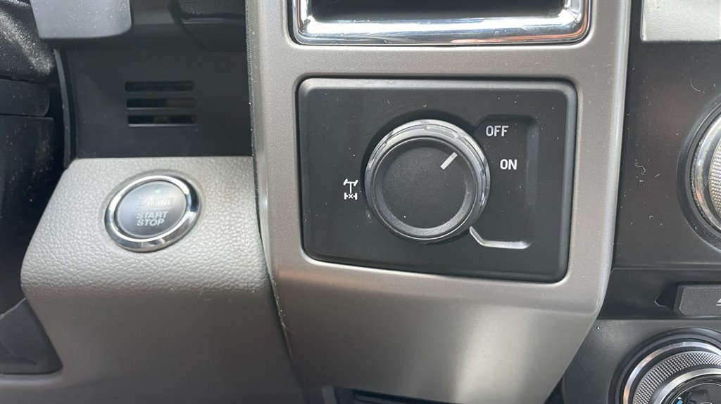 2016 Ford F150 Lariat photo