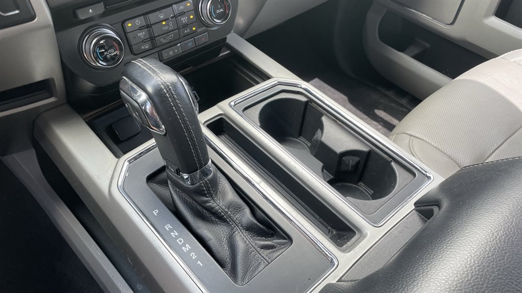 2016 Ford F150 Lariat photo