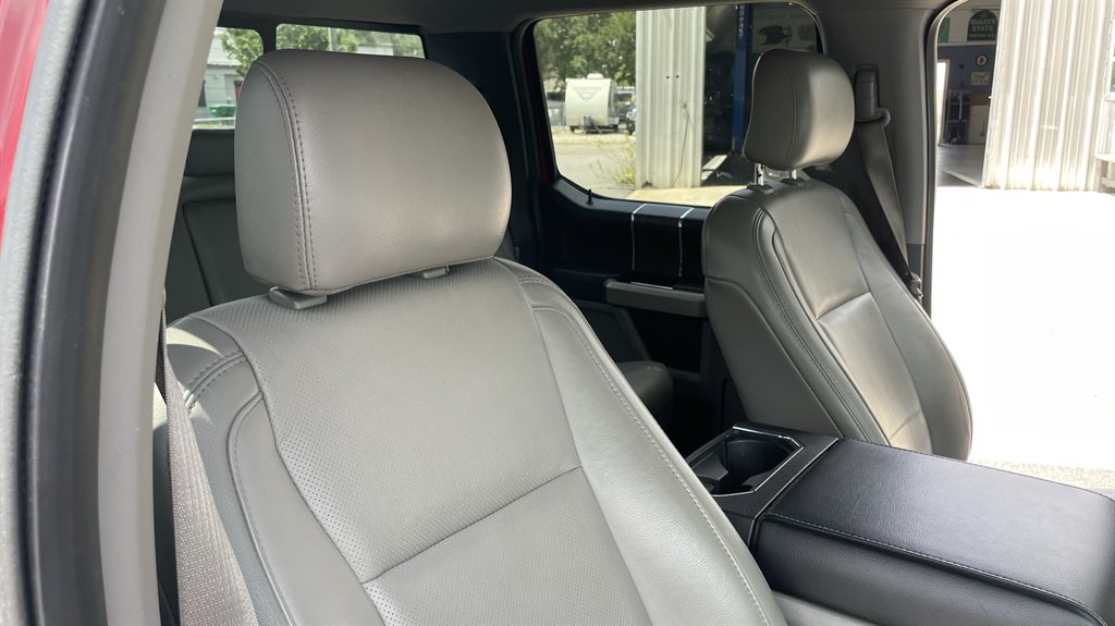 2016 Ford F150 Lariat photo