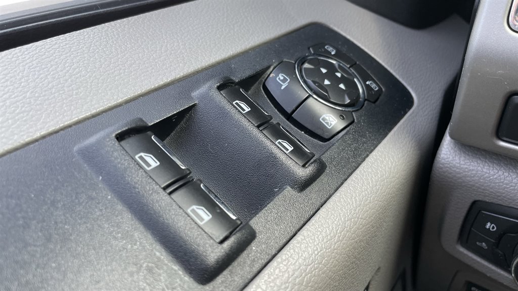 2016 Ford F150 Lariat photo