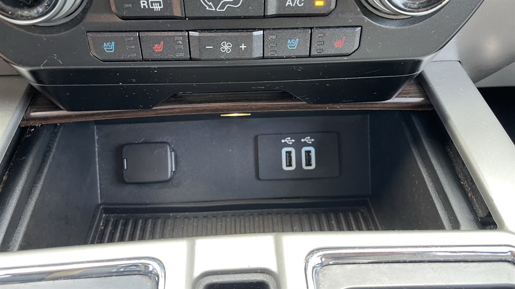 2016 Ford F150 Lariat photo