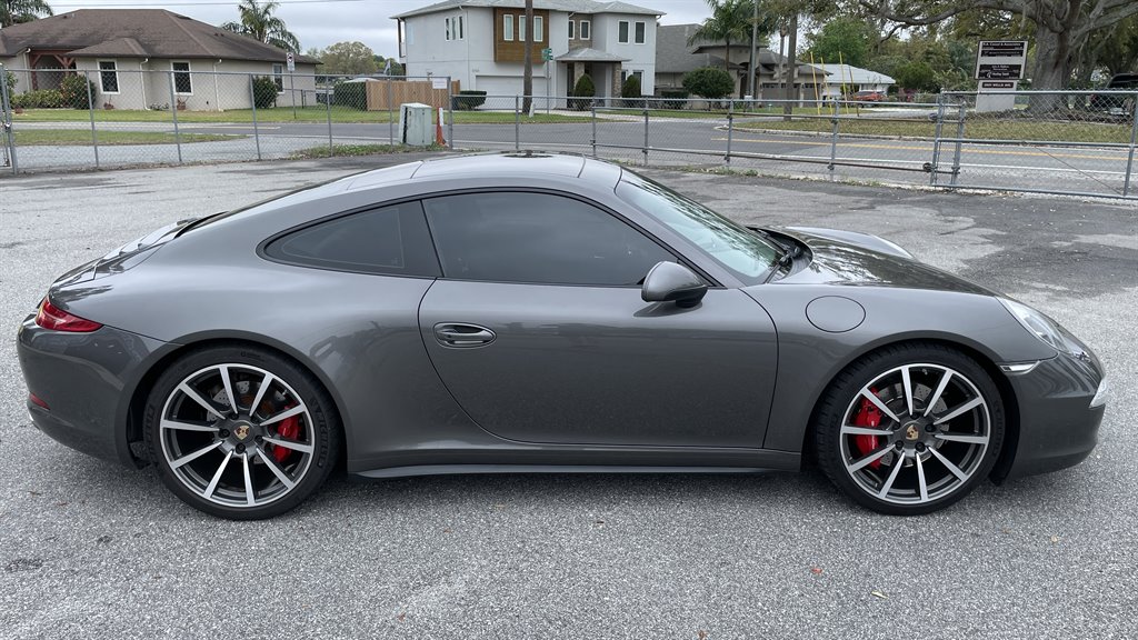 2013 Porsche 911 Carrera 4S photo