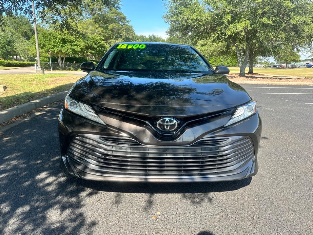 2018 Toyota Camry XLE 24