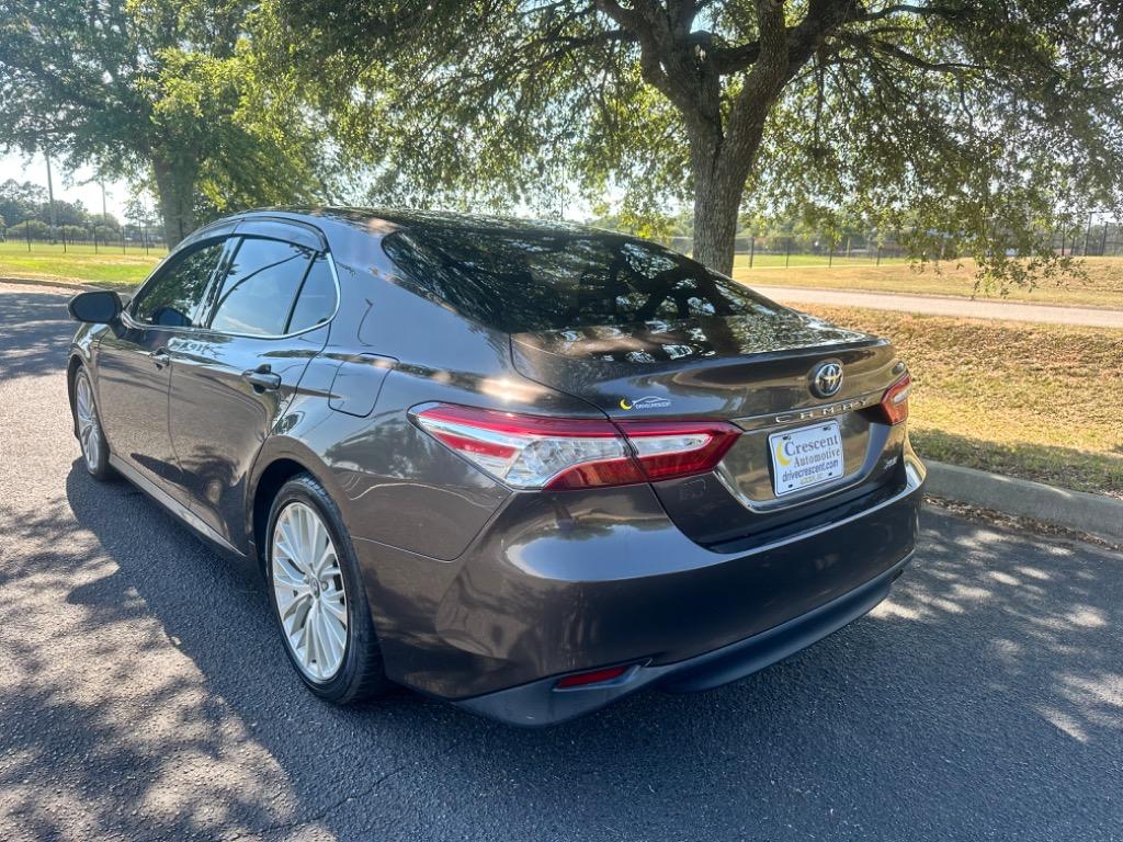 2018 Toyota Camry XLE 14