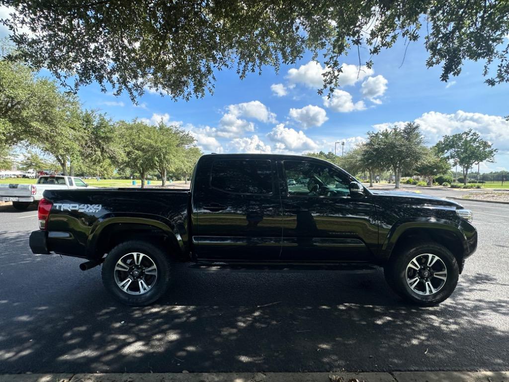 2017 Toyota Tacoma TRD SPORT  18