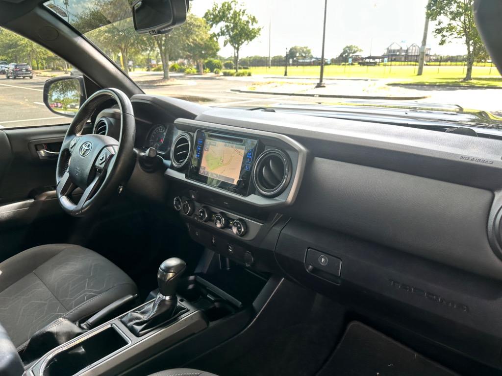 2017 Toyota Tacoma TRD SPORT  22