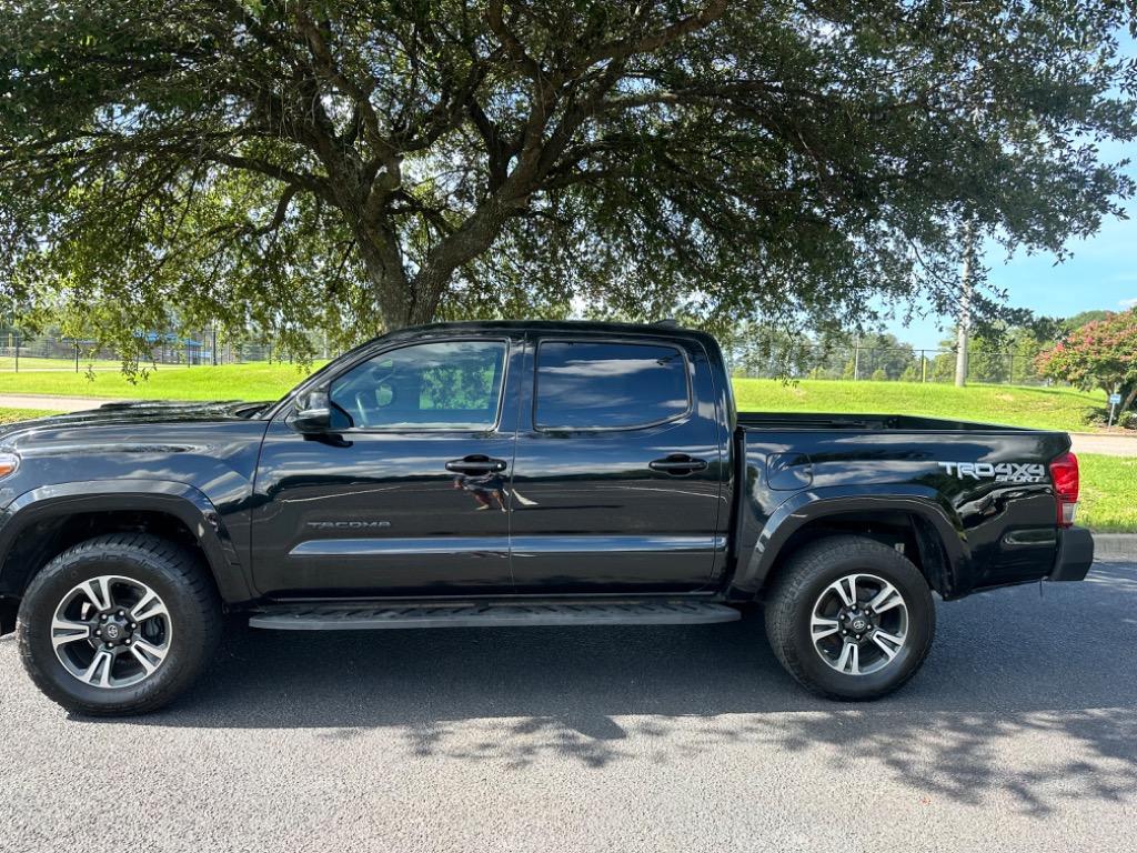 2017 Toyota Tacoma TRD SPORT  4