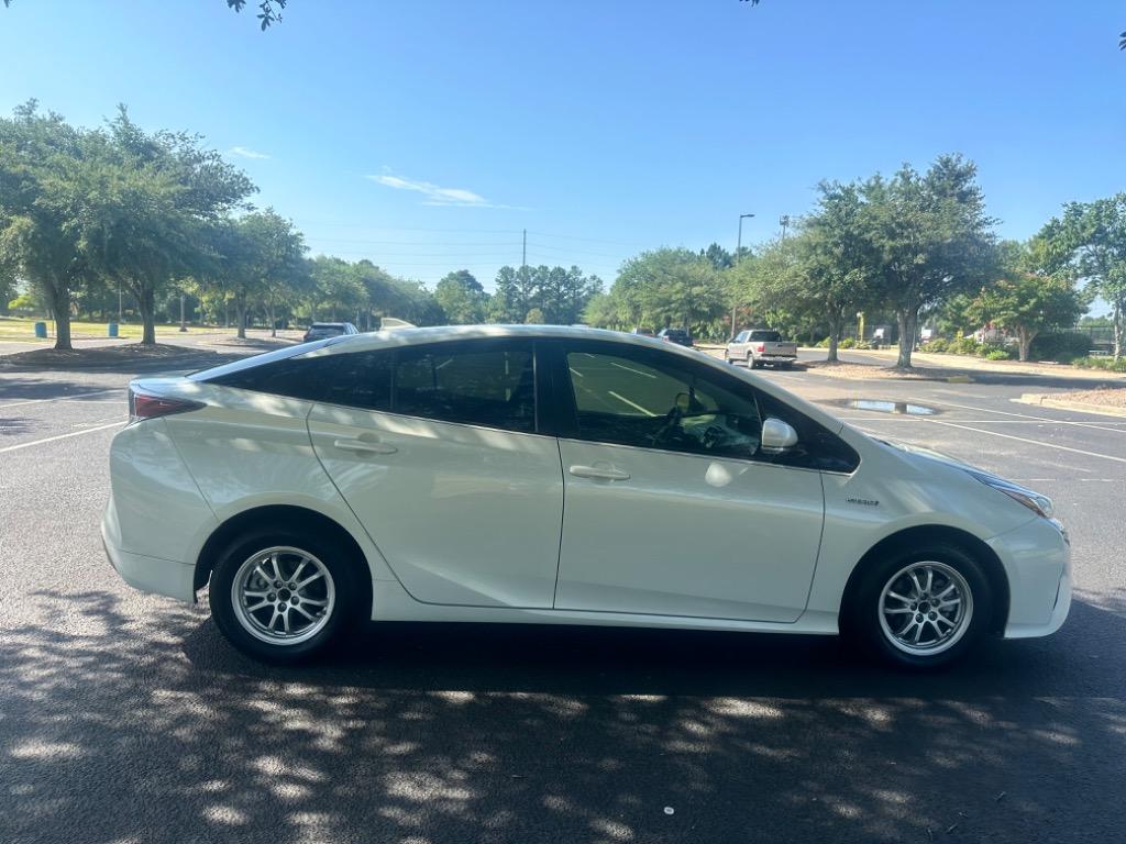 2016 Toyota Prius  19