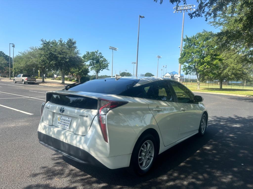 2016 Toyota Prius  18