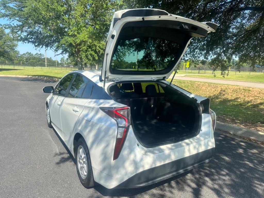 2016 Toyota Prius  17