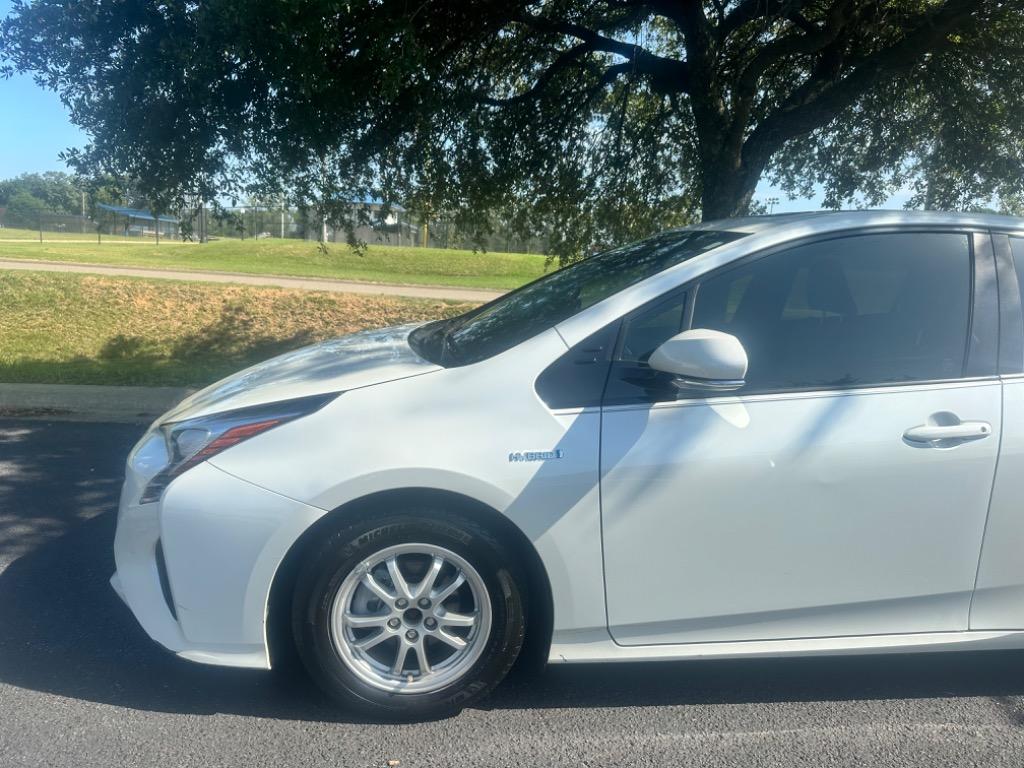 2016 Toyota Prius  2