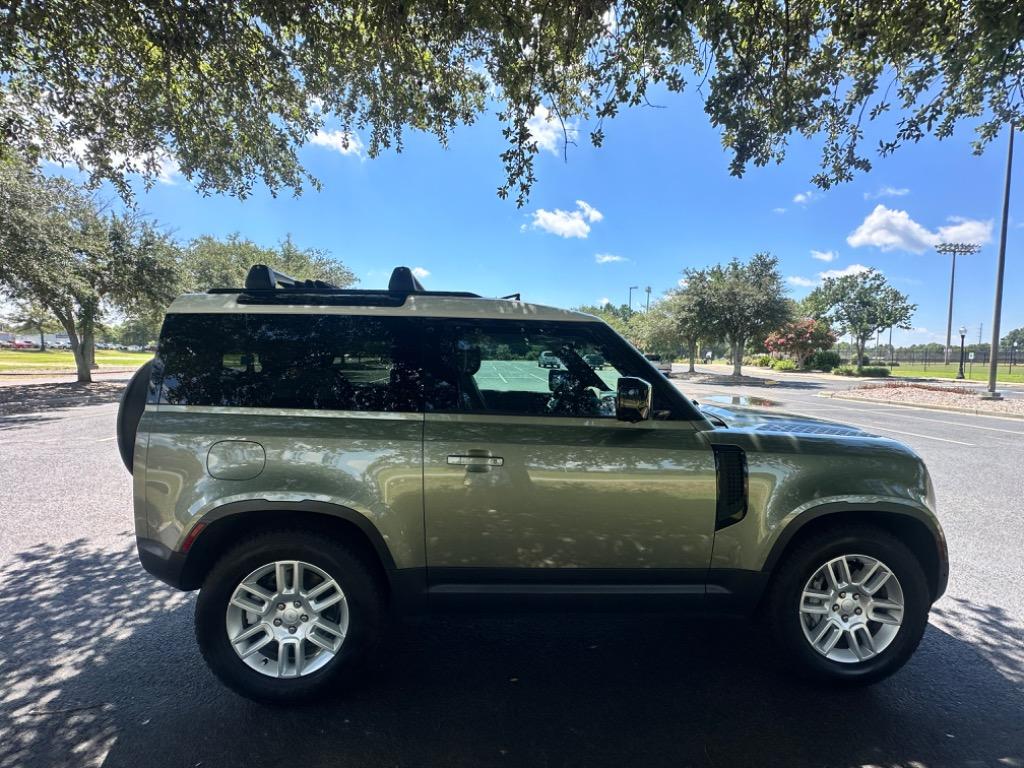 2021 Land Rover Defender 90 First Edition 17