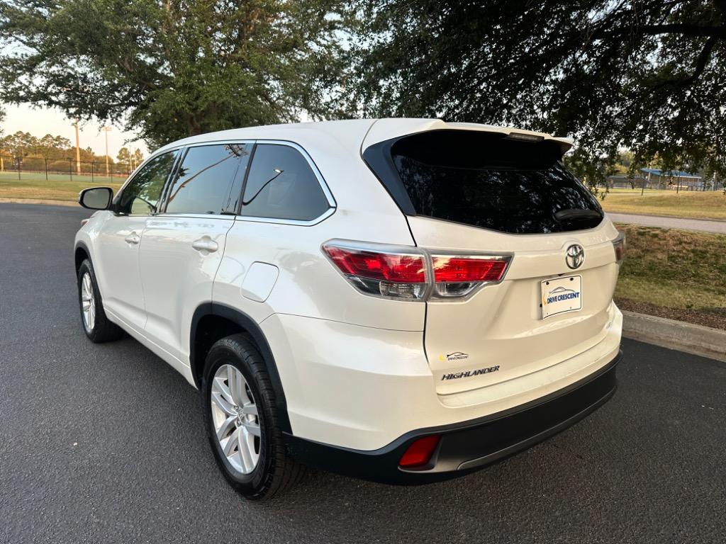 2015 Toyota Highlander LE 14