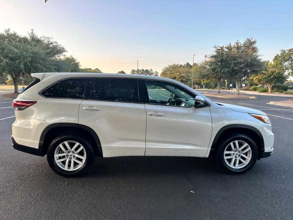 2015 Toyota Highlander LE 22