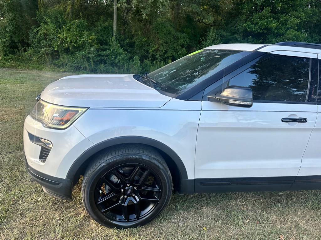 2019 Ford Explorer Sport 2