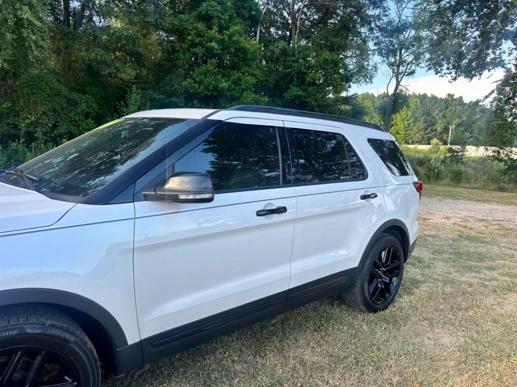 2019 Ford Explorer Sport 3