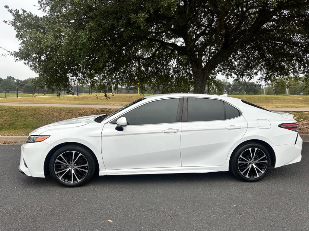 2019 Toyota Camry SE 4