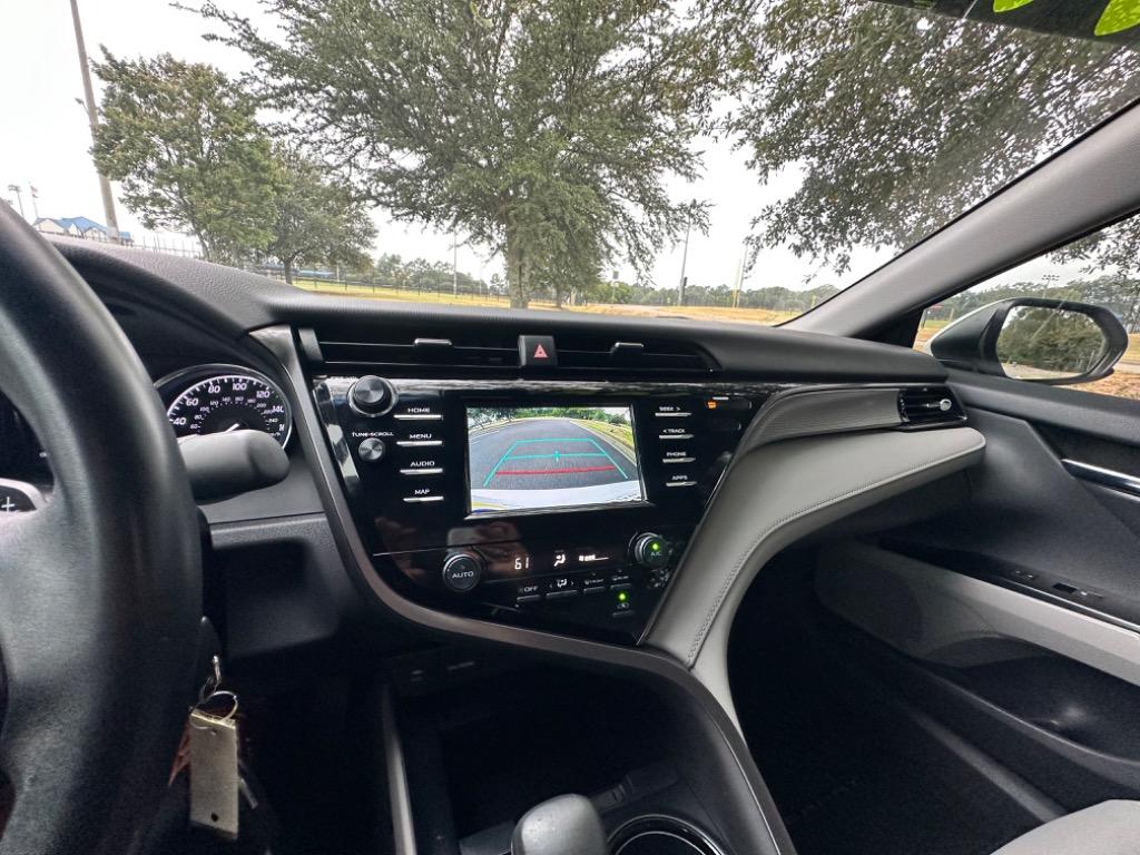 2019 Toyota Camry SE 8