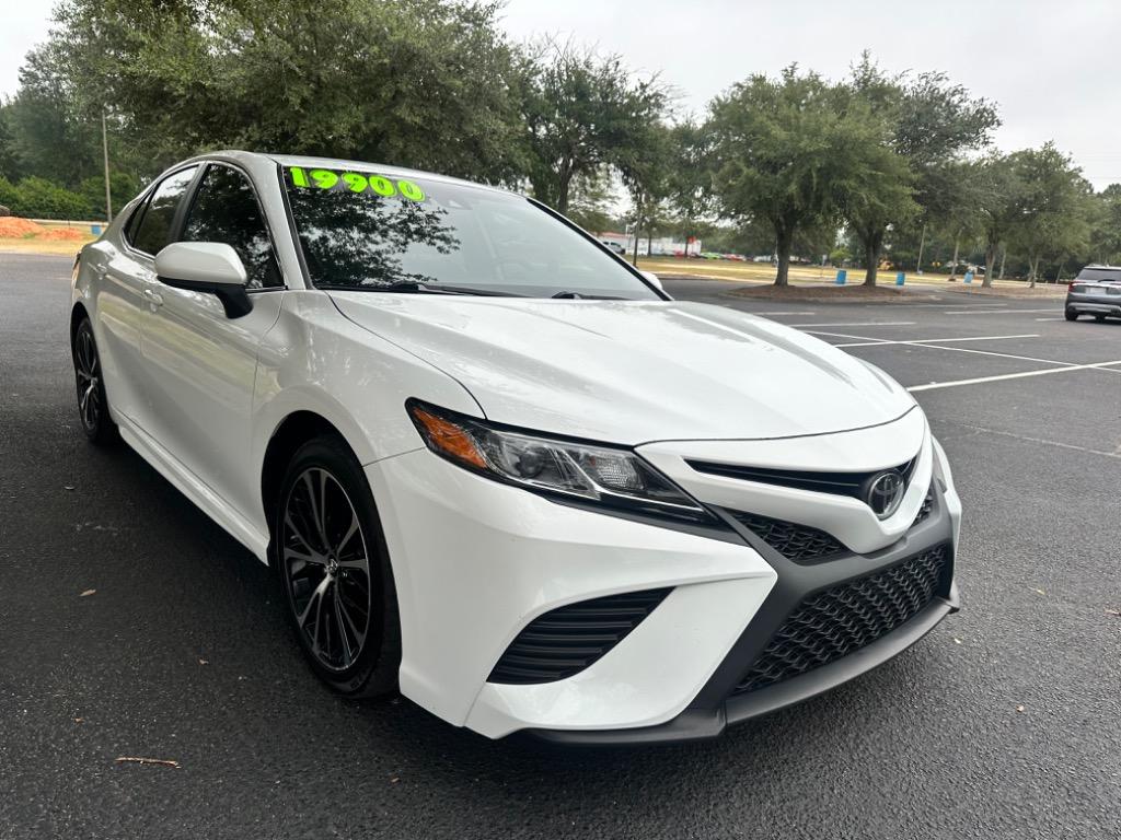 2019 Toyota Camry SE 24