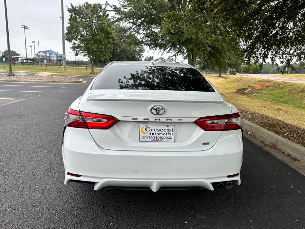 2019 Toyota Camry SE 14