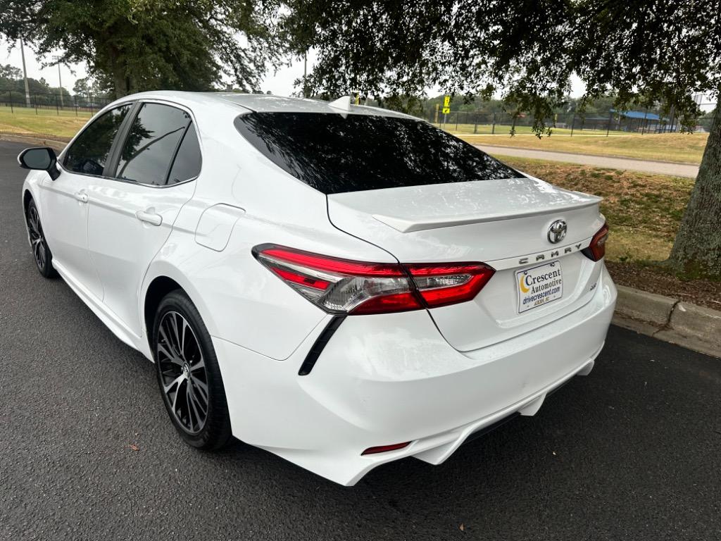 2019 Toyota Camry SE 13