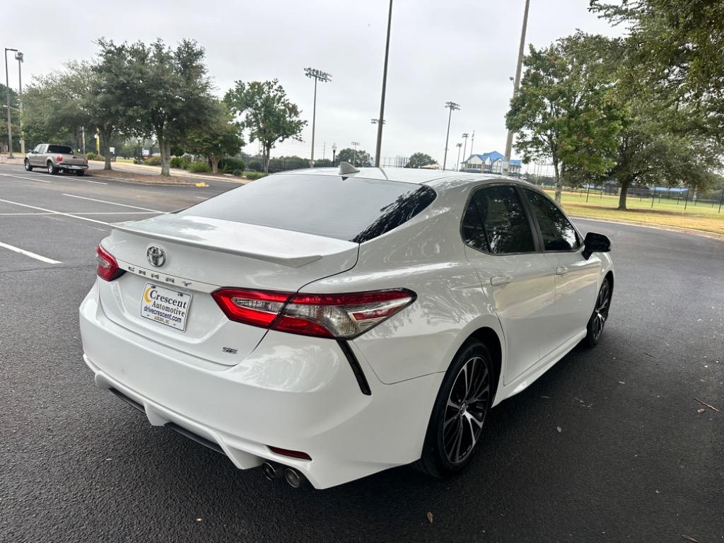 2019 Toyota Camry SE 16