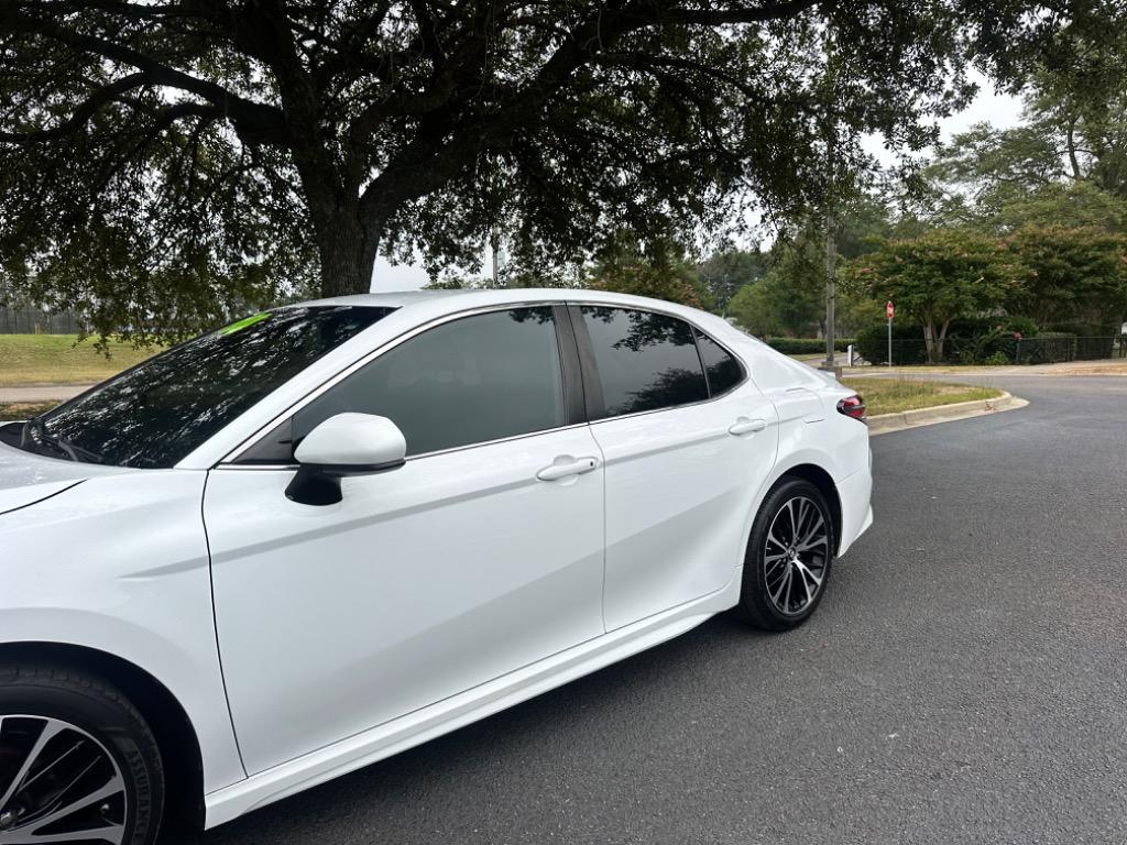 2019 Toyota Camry SE 3