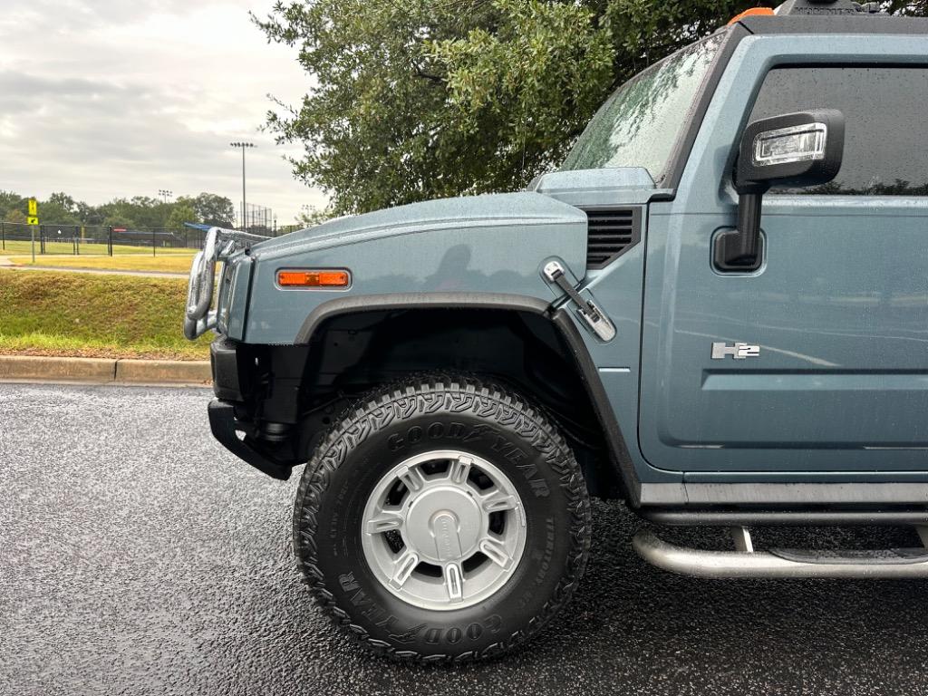 2006 Hummer H2 SUT  Luxury  2