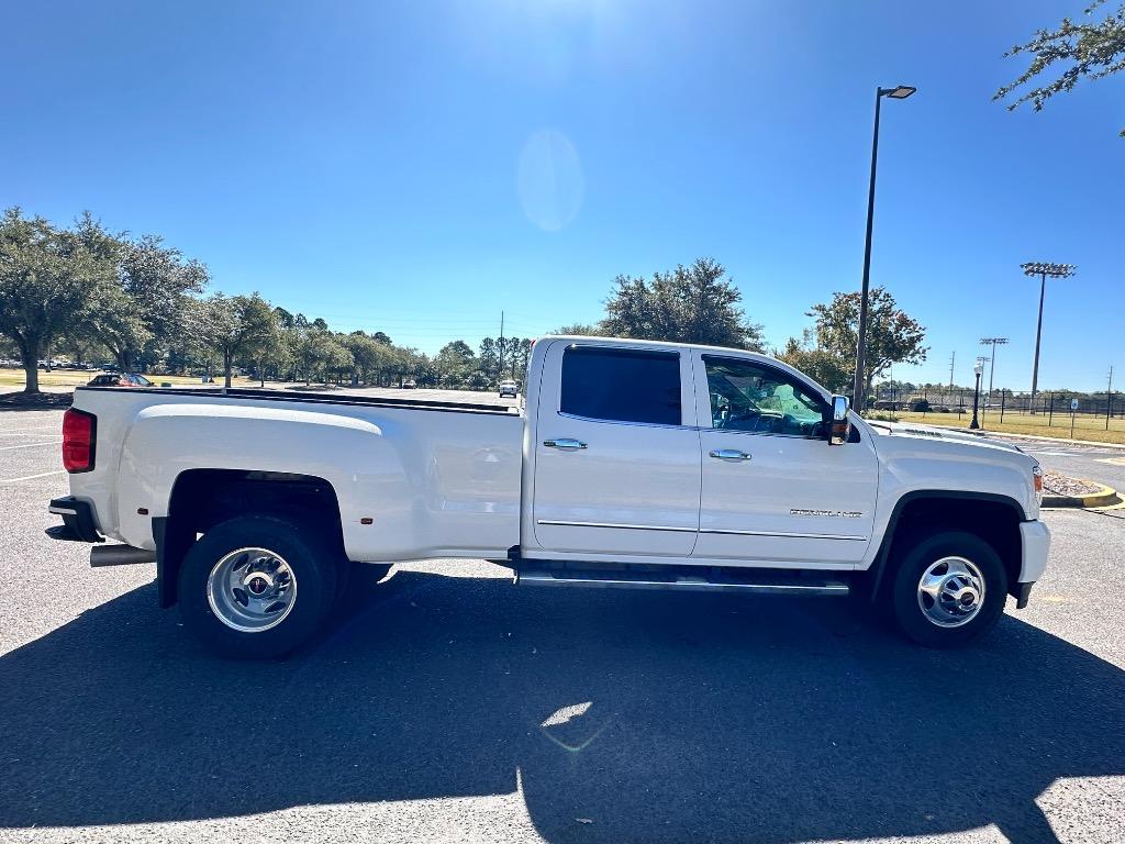 2017 GMC Sierra 3500 Denali 16