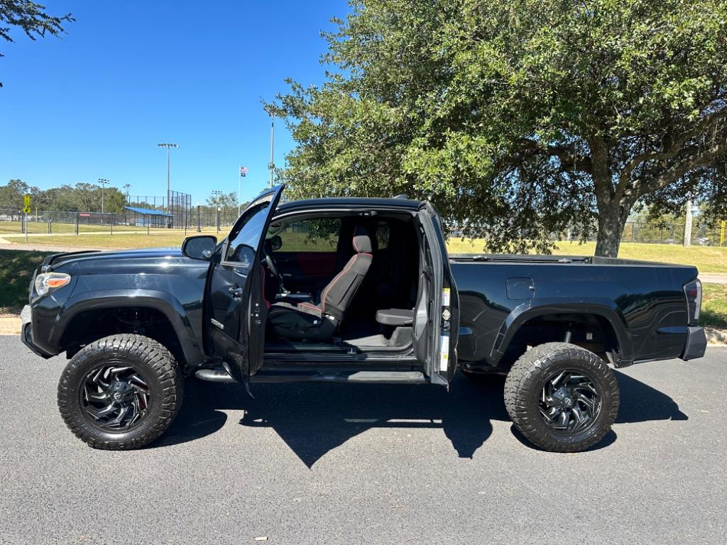 2017 Toyota Tacoma SR5 12