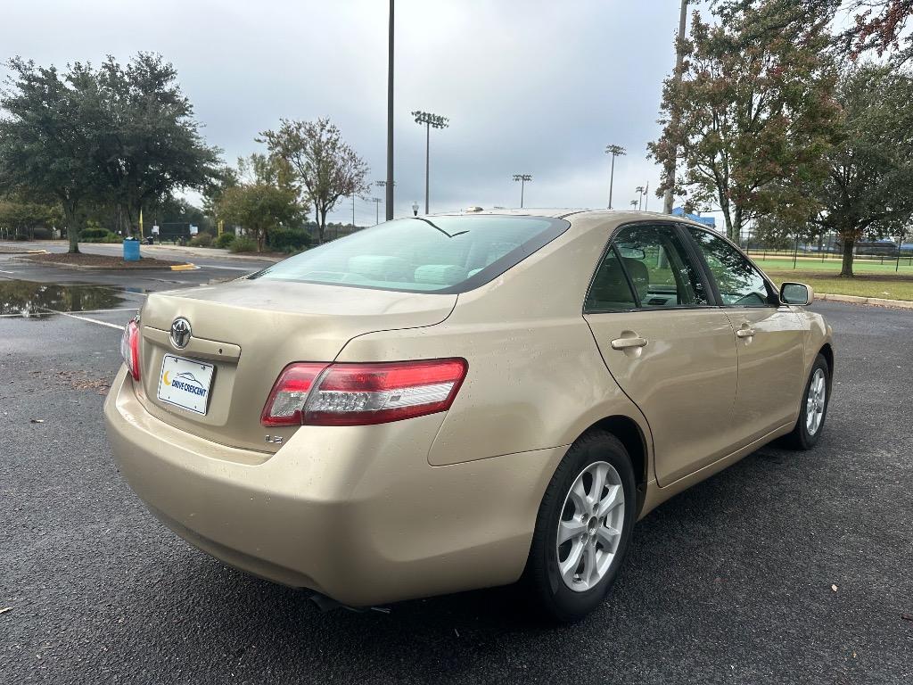 2011 Toyota Camry LE 16