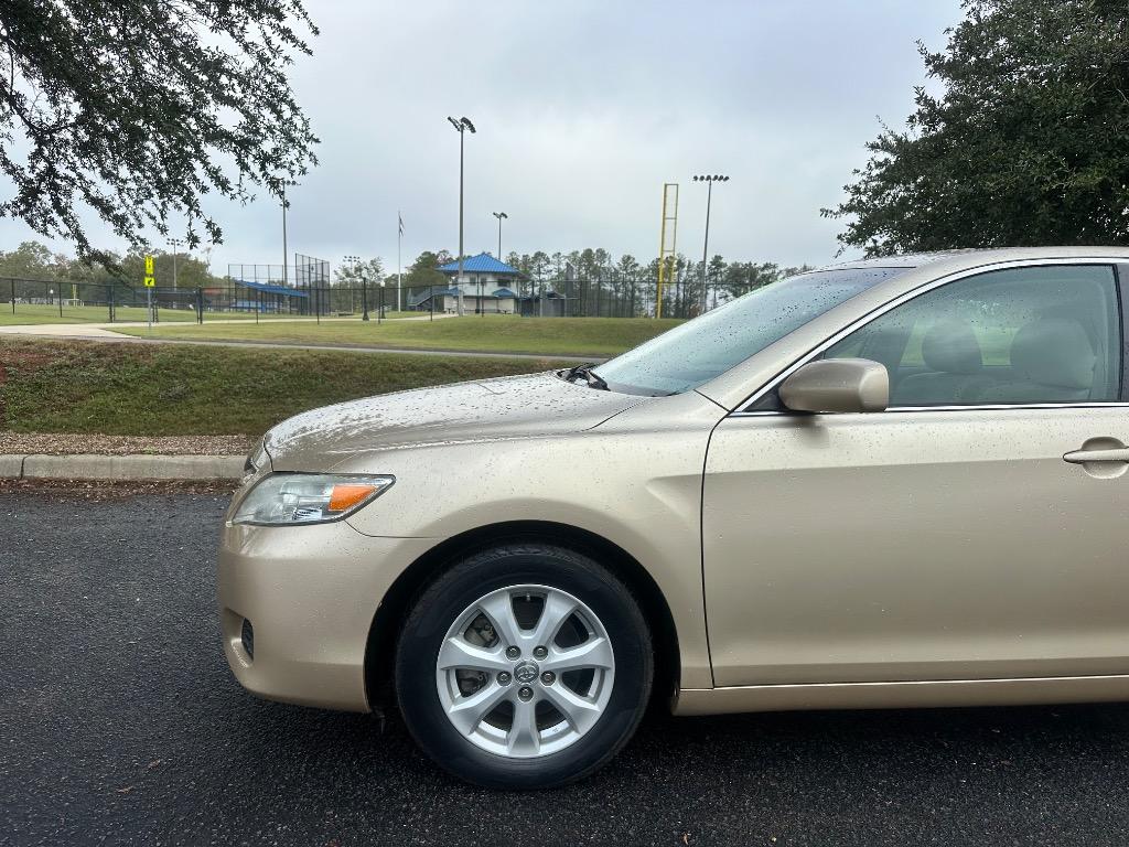 2011 Toyota Camry LE 2