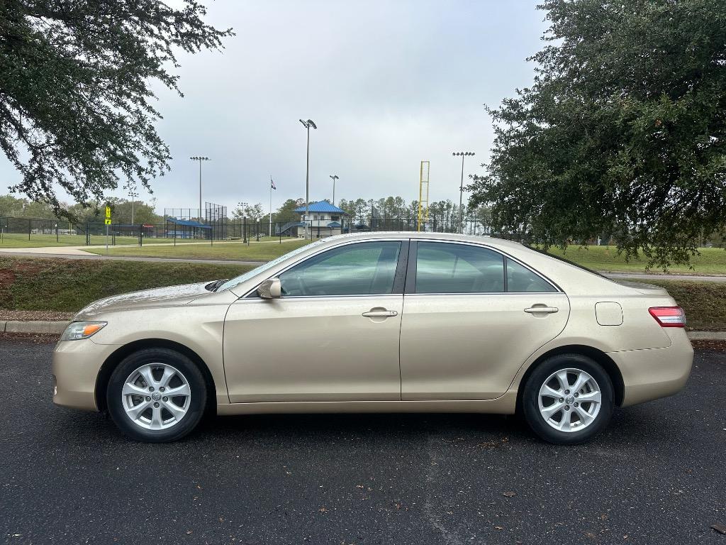 2011 Toyota Camry LE 4